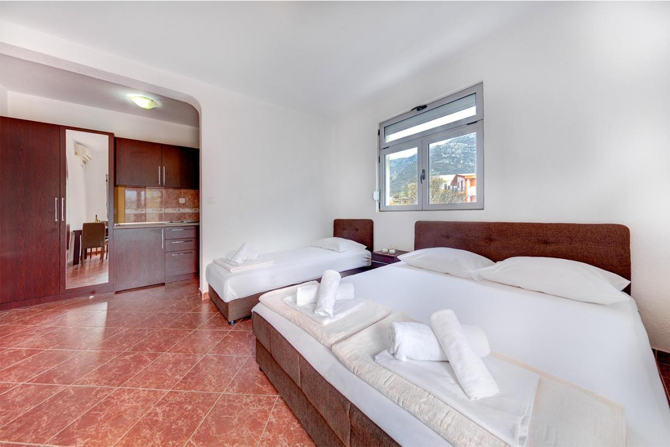 Delfin Apartments سوتوموري الغرفة الصورة