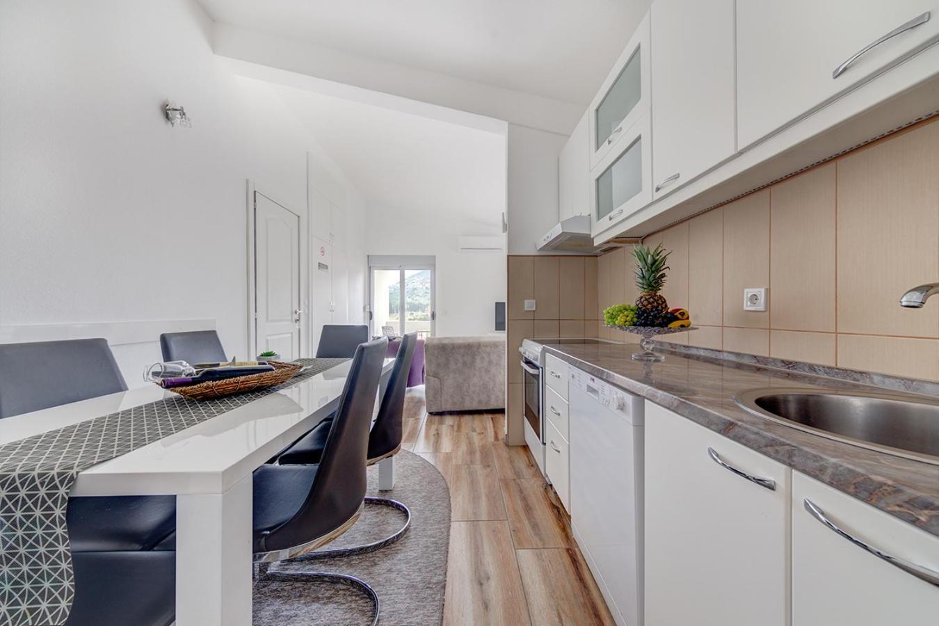 Delfin Apartments سوتوموري الغرفة الصورة