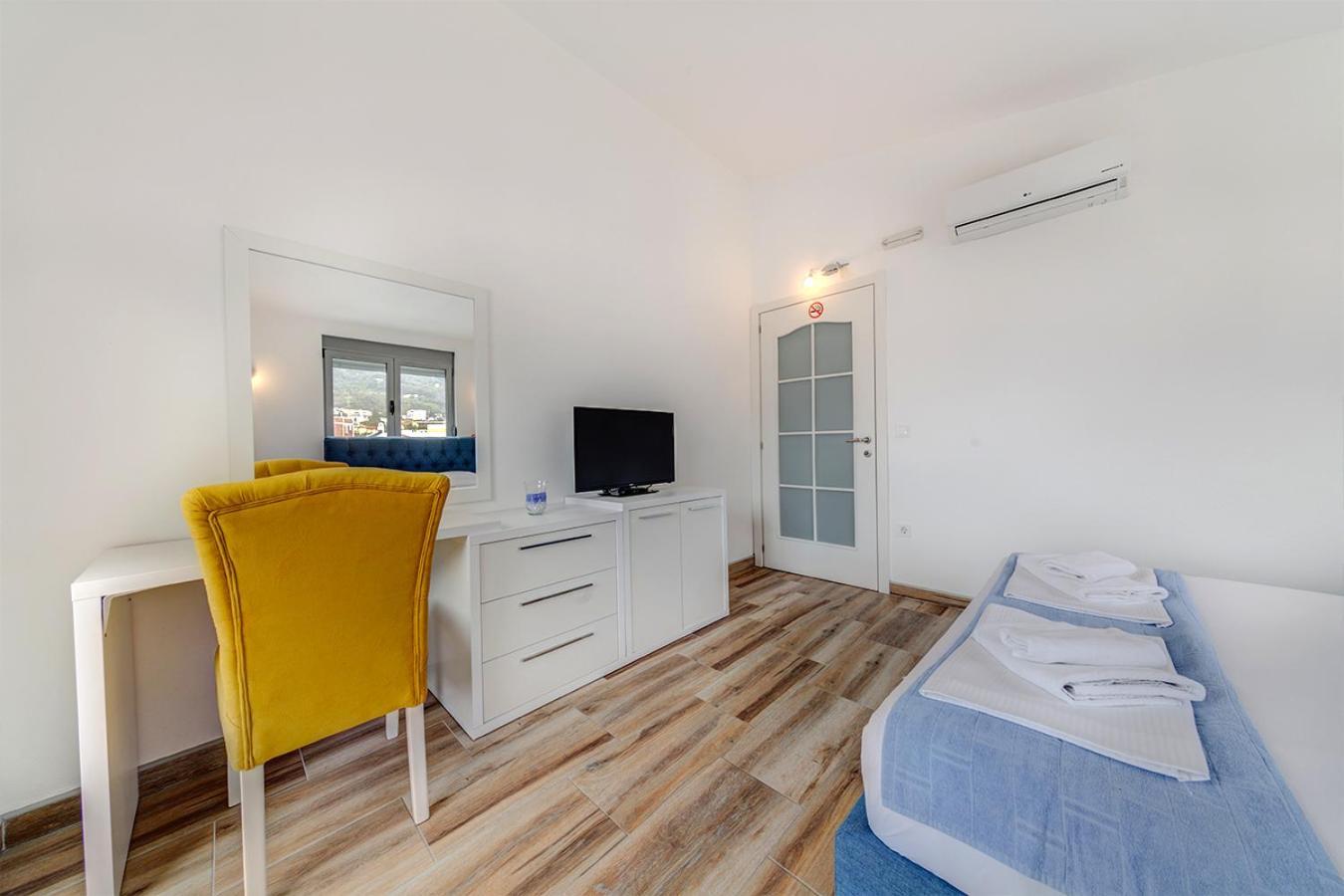 Delfin Apartments سوتوموري الغرفة الصورة